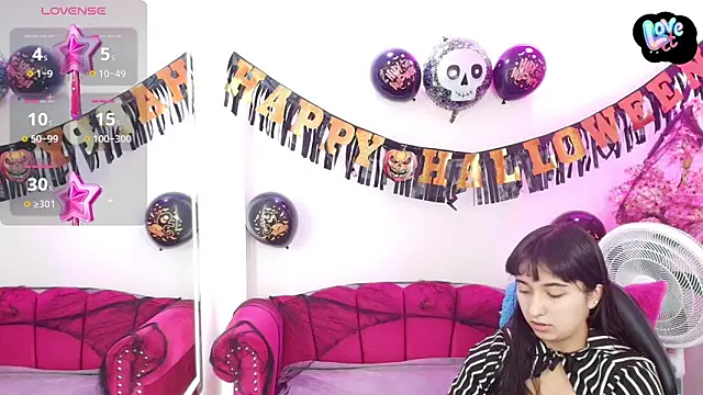 Snapshot of Miss_dolly_ chatting on 10-31-25, 12:06 Miss dolly online show from 10-31-25, 12:06