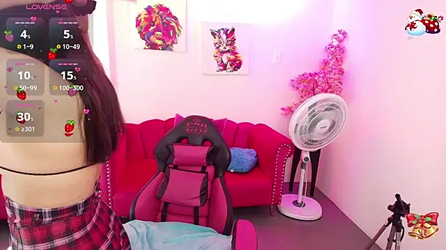 Snapshot of Miss_dolly_ chatting on 11-18-25, 12:31 Miss dolly online show from 11-18-25, 12:31