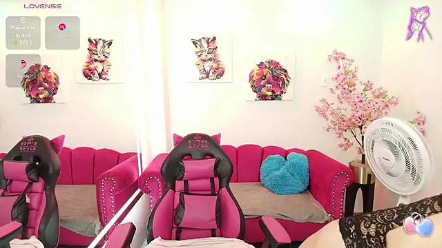 Snapshot of Miss_dolly_ chatting on 01-17-26, 12:21 Miss dolly online show from 01-17-26, 12:21