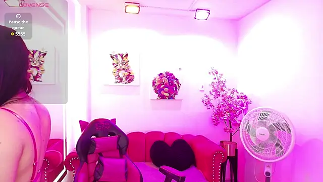 Snapshot of Miss_dolly_ chatting on 03-14-26, 12:21 Miss dolly online show from 03-14-26, 12:21