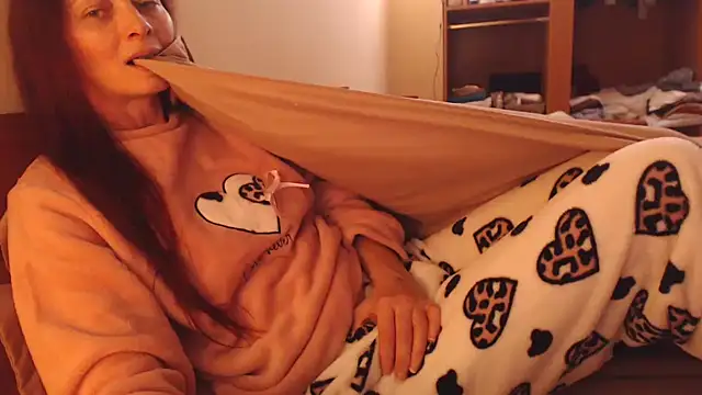 Snapshot of LovelyAndraGirl chatting on 01-10-26, 02:41 LovelyAndraGirl online show from 01-10-26, 02:41