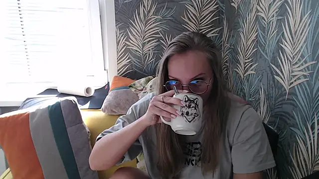 Snapshot of Kelly_Hardy chatting on 09-20-25, 04:35 Kelly Hardy online show from 09-20-25, 04:35