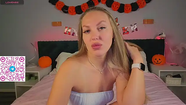 Snapshot of Kelly_Hardy chatting on 11-04-25, 01:05 Kelly Hardy online show from 11-04-25, 01:05