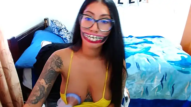 Snapshot of sofia_rosse4 chatting on 10-03-25, 10:40 sofia rosse4 online show from 10-03-25, 10:40