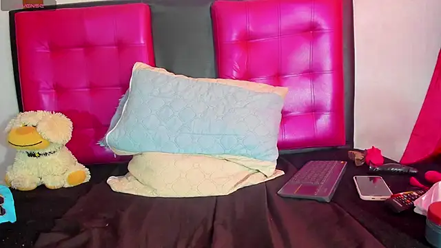 Snapshot of AlanaLars chatting on 09-14-25, 04:17 AlanaLars online show from 09-14-25, 04:17