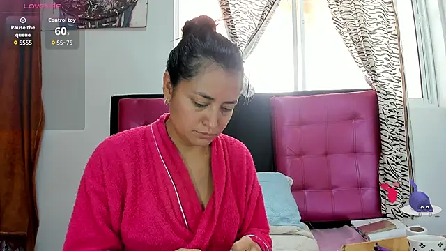 Snapshot of AlanaLars chatting on 02-17-26, 02:02 AlanaLars online show from 02-17-26, 02:02