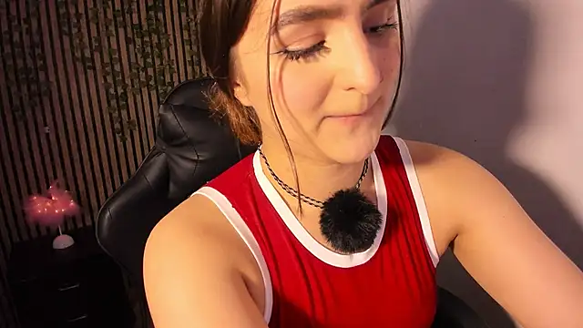 Snapshot of sofia_44 chatting on 05-15-26, 09:00 sofia 44 online show from 05-15-26, 09:00