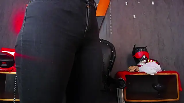 Snapshot of CharlotteScotte chatting on 01-21-25, 12:18 CharlotteScotte online show from 01-21-25, 12:18