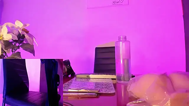 Snapshot of CharlotteScotte chatting on 03-21-25, 06:07 CharlotteScotte online show from 03-21-25, 06:07