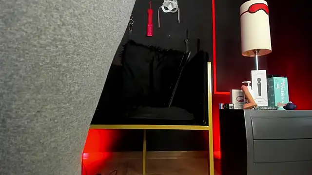 Snapshot of CharlotteScotte chatting on 10-18-25, 12:06 CharlotteScotte online show from 10-18-25, 12:06