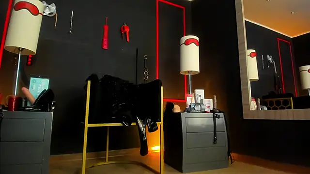 Snapshot of CharlotteScotte chatting on 11-14-25, 12:26 CharlotteScotte online show from 11-14-25, 12:26