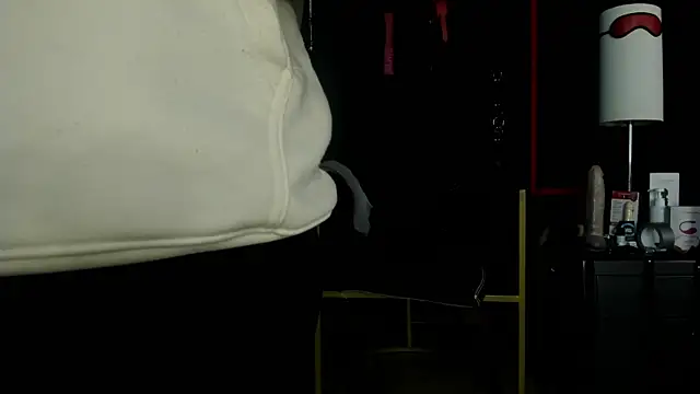 Snapshot of CharlotteScotte chatting on 11-20-25, 01:33 CharlotteScotte online show from 11-20-25, 01:33