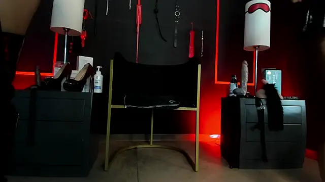 Snapshot of CharlotteScotte chatting on 12-19-25, 12:34 CharlotteScotte online show from 12-19-25, 12:34