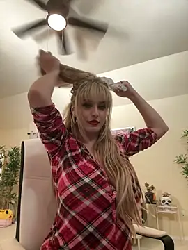 Snapshot of RoxxyDallas chatting on 12-22-24, 01:55 RoxxyDallas online show from 12-22-24, 01:55