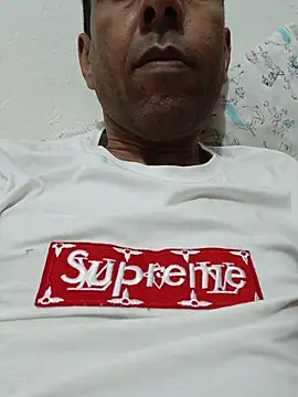 Snapshot of Mimo1402 chatting on 10-27-25, 10:14 Mimo1402 online show from 10-27-25, 10:14