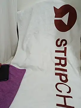 Snapshot of Mimo1402 chatting on 12-22-25, 08:06 Mimo1402 online show from 12-22-25, 08:06