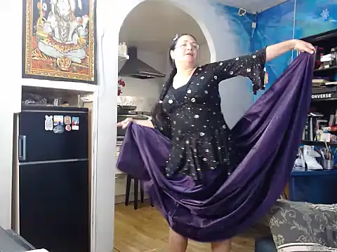 Snapshot of Helen1974 chatting on 12-19-24, 05:50 Helen1974 online show from 12-19-24, 05:50