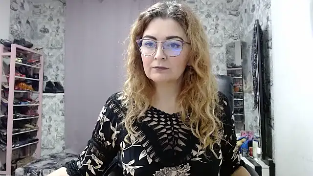 Snapshot of Helen1974 chatting on 01-09-25, 08:01 Helen1974 online show from 01-09-25, 08:01