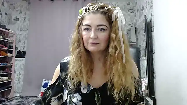 Snapshot of Helen1974 chatting on 01-22-25, 04:23 Helen1974 online show from 01-22-25, 04:23