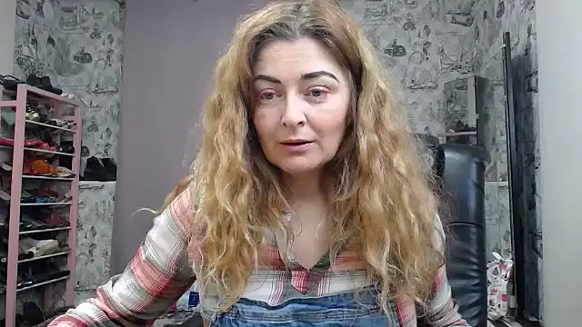 Snapshot of Helen1974 chatting on 01-31-25, 05:10 Helen1974 online show from 01-31-25, 05:10