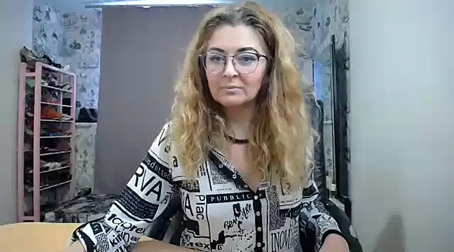 Snapshot of Helen1974 chatting on 02-19-25, 07:50 Helen1974 online show from 02-19-25, 07:50