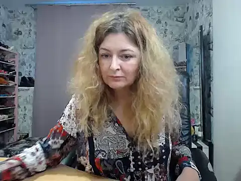 Snapshot of Helen1974 chatting on 02-25-25, 02:22 Helen1974 online show from 02-25-25, 02:22