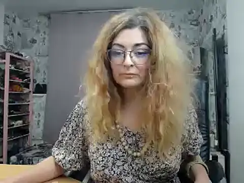 Snapshot of Helen1974 chatting on 03-13-25, 01:54 Helen1974 online show from 03-13-25, 01:54