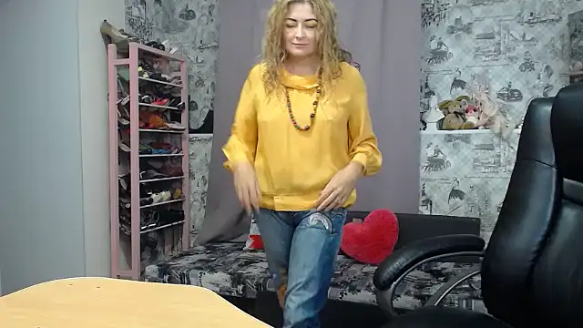 Snapshot of Helen1974 chatting on 10-06-25, 05:54 Helen1974 online show from 10-06-25, 05:54