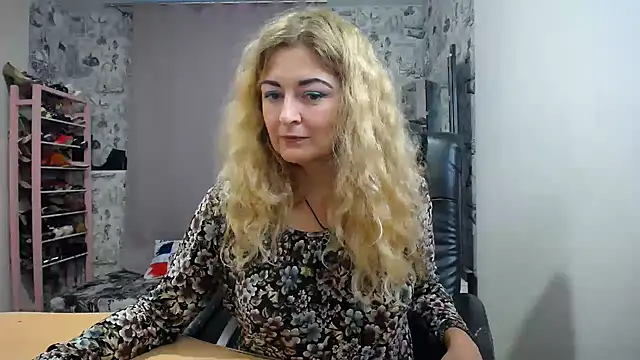 Snapshot of Helen1974 chatting on 10-22-25, 12:38 Helen1974 online show from 10-22-25, 12:38