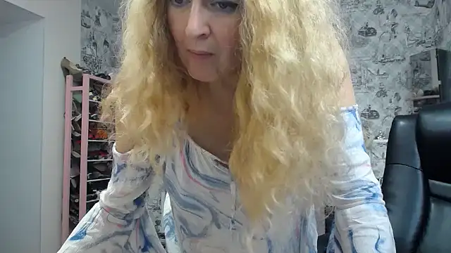 Snapshot of Helen1974 chatting on 10-24-25, 03:52 Helen1974 online show from 10-24-25, 03:52