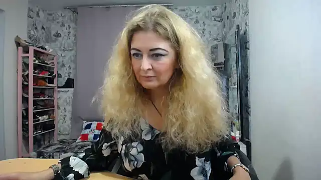 Snapshot of Helen1974 chatting on 10-25-25, 03:40 Helen1974 online show from 10-25-25, 03:40