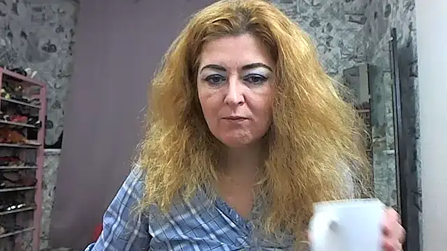 Snapshot of Helen1974 chatting on 12-19-25, 01:01 Helen1974 online show from 12-19-25, 01:01