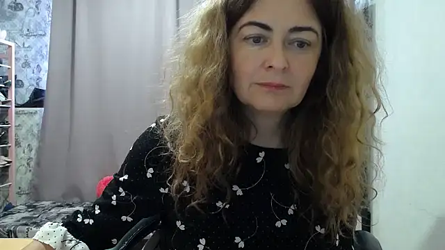 Snapshot of Helen1974 chatting on 06-07-26, 07:12 Helen1974 online show from 06-07-26, 07:12