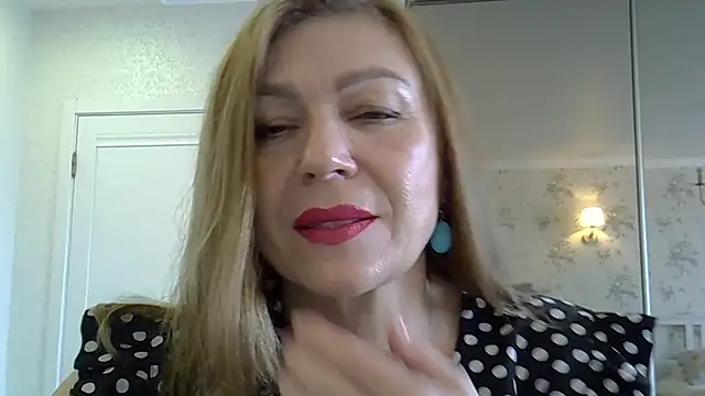 Snapshot of Alexandra-Rosee chatting on 12-21-25, 05:36 Alexandra-Rosee online show from 12-21-25, 05:36