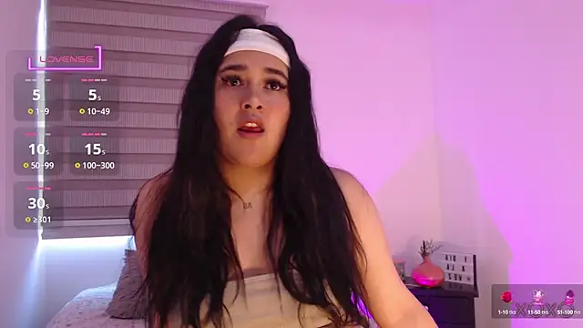 Snapshot of Megan_FE chatting on 03-11-25, 12:39 Megan FE online show from 03-11-25, 12:39