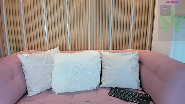 Snapshot of CaroFisher chatting on 06-03-26, 01:03 CaroFisher online show from 06-03-26, 01:03