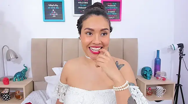 Zoe Gruber online show from 03-10-25, 04:17