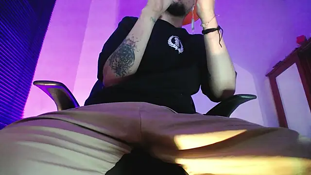 zacwatson  online show from 03-11-26, 05:46