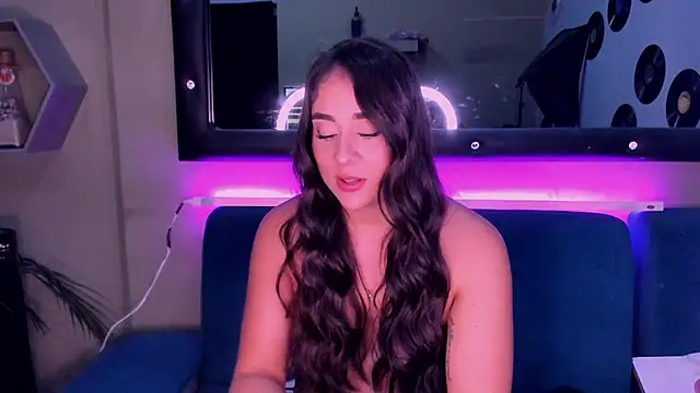 Snapshot of Sussy_Bell01 chatting on 12-12-24, 02:26 Sussy Bell01 online show from 12-12-24, 02:26