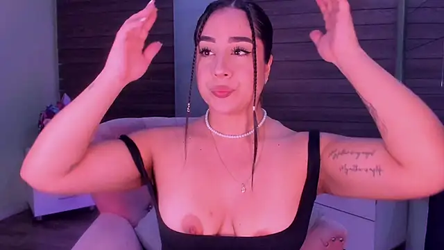 Snapshot of Sussy_Bell01 chatting on 12-26-24, 08:32 Sussy Bell01 online show from 12-26-24, 08:32