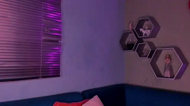 Snapshot of Sussy_Bell01 chatting on 02-26-25, 12:05 Sussy Bell01 online show from 02-26-25, 12:05