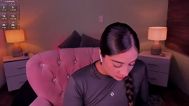 Snapshot of Sussy_Bell01 chatting on 03-17-25, 08:09 Sussy Bell01 online show from 03-17-25, 08:09