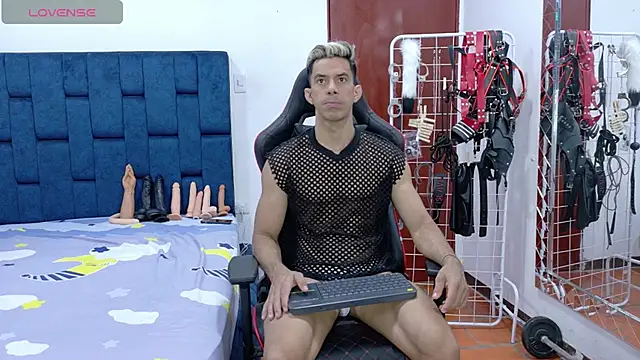 JoseRumbero26 online show from 11-05-25, 12:32