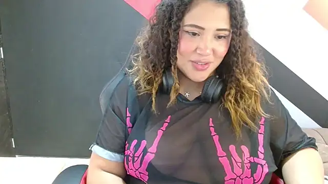 Snapshot of I_am_yours- chatting on 01-11-25, 03:09 I am yours- online show from 01-11-25, 03:09