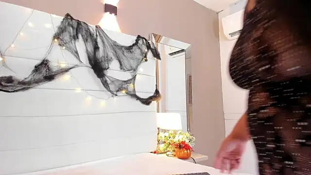 Lilly 2809  online show from 10-22-25, 04:35