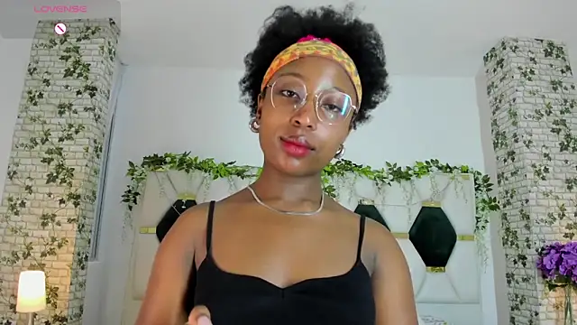 Snapshot of EmmaSanzz_ chatting on 01-16-25, 11:37 EmmaSanzz online show from 01-16-25, 11:37