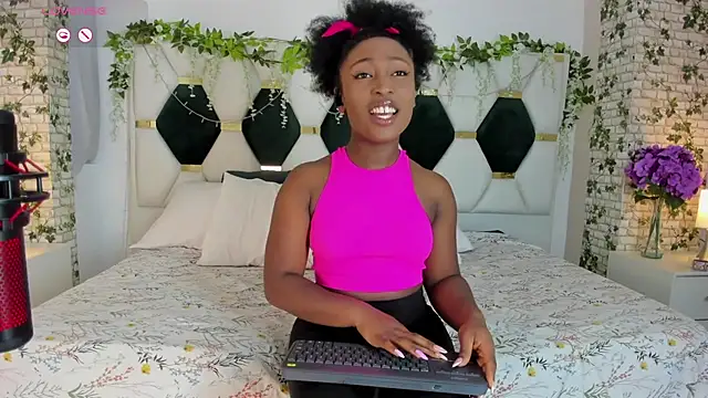 Snapshot of EmmaSanzz_ chatting on 01-17-25, 11:27 EmmaSanzz online show from 01-17-25, 11:27