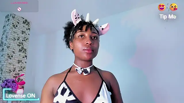 Snapshot of EmmaSanzz_ chatting on 01-19-25, 05:39 EmmaSanzz online show from 01-19-25, 05:39