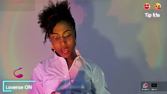 Snapshot of EmmaSanzz_ chatting on 01-19-25, 11:10 EmmaSanzz online show from 01-19-25, 11:10