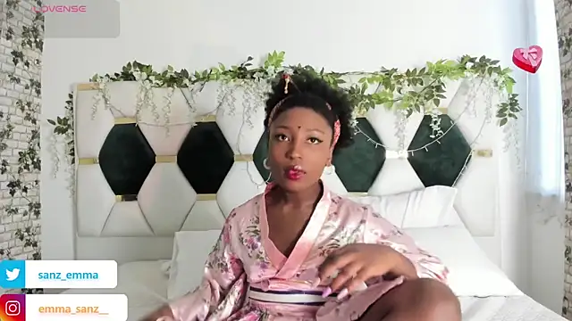 Snapshot of EmmaSanzz_ chatting on 01-31-25, 11:35 EmmaSanzz online show from 01-31-25, 11:35